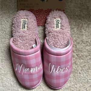 Dearfoams Dluxe Slippers - NWT. Size Large (US 9-10).